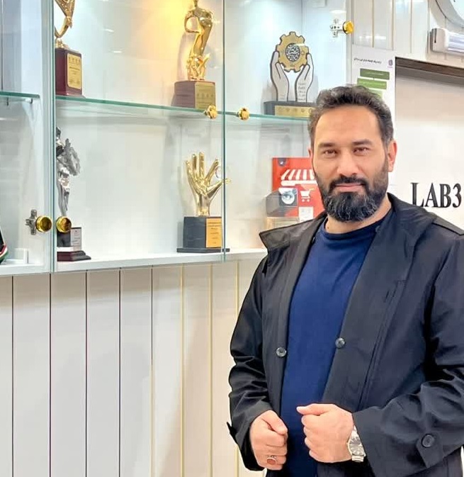 موسس و مدیر عامل کالج اورست دکتر علی عذیری