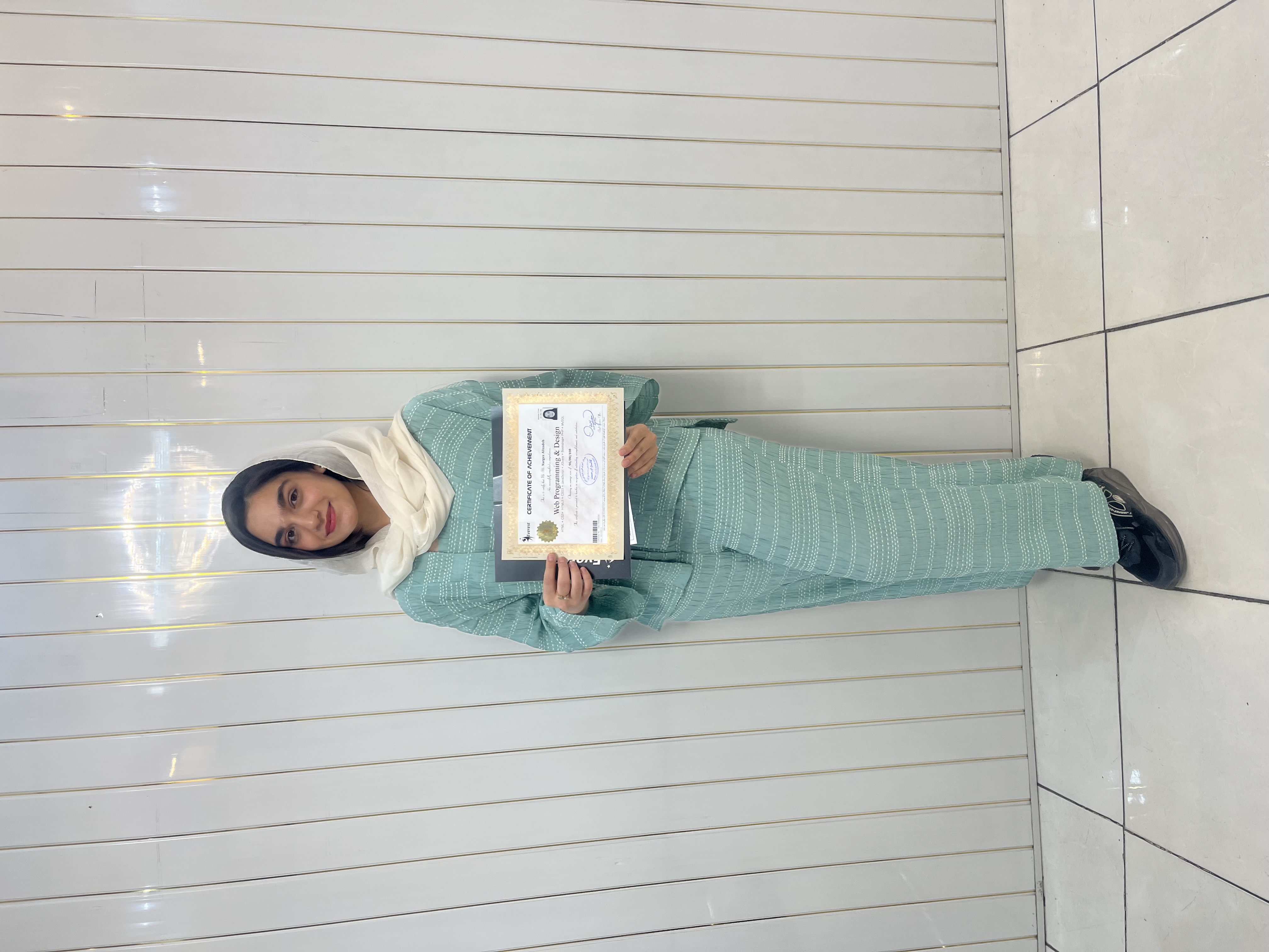 نرگس علیزاده